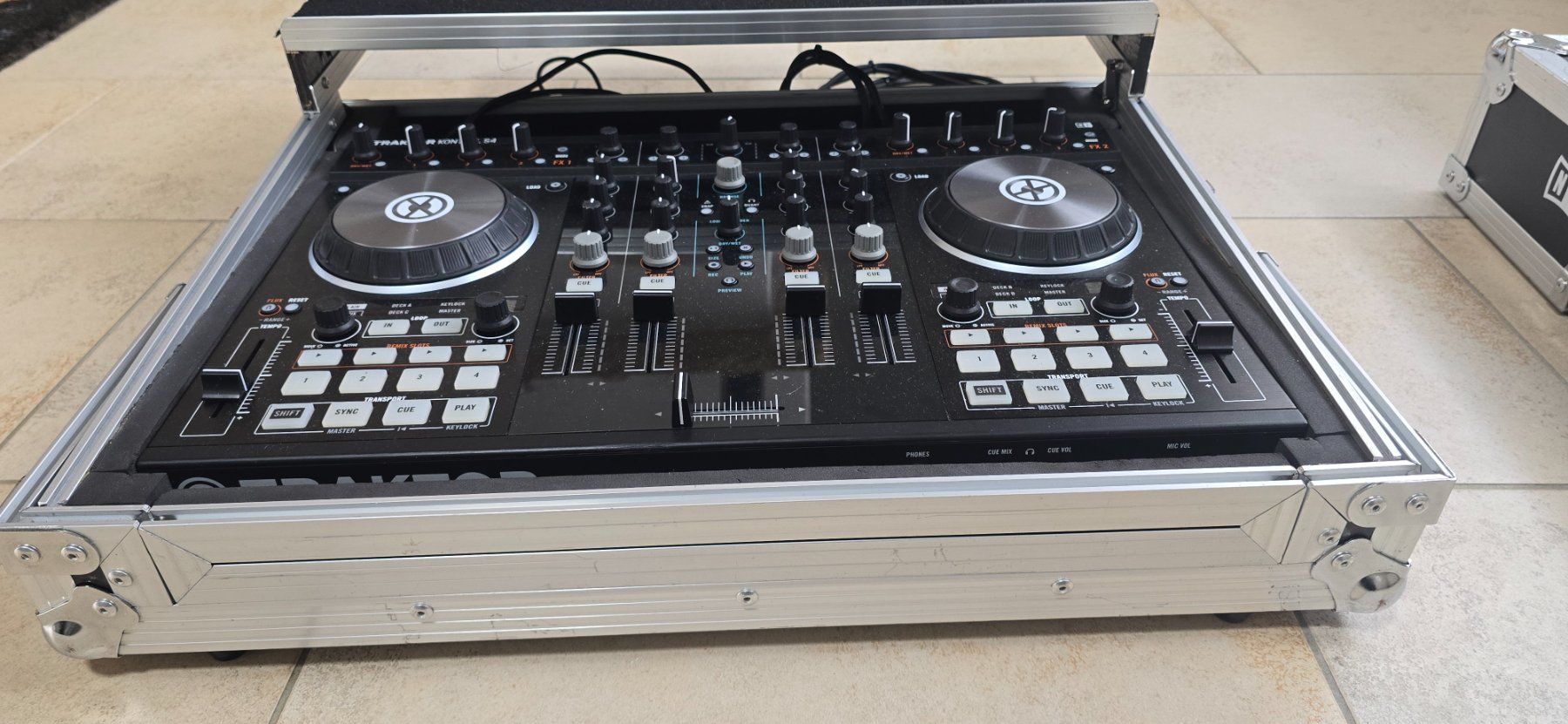 Traktor Console di mixaggio: Native Traktor Kontrol S4 MK2 mit passendem Case – Usato da Riederalp venduto da masuroto11 3