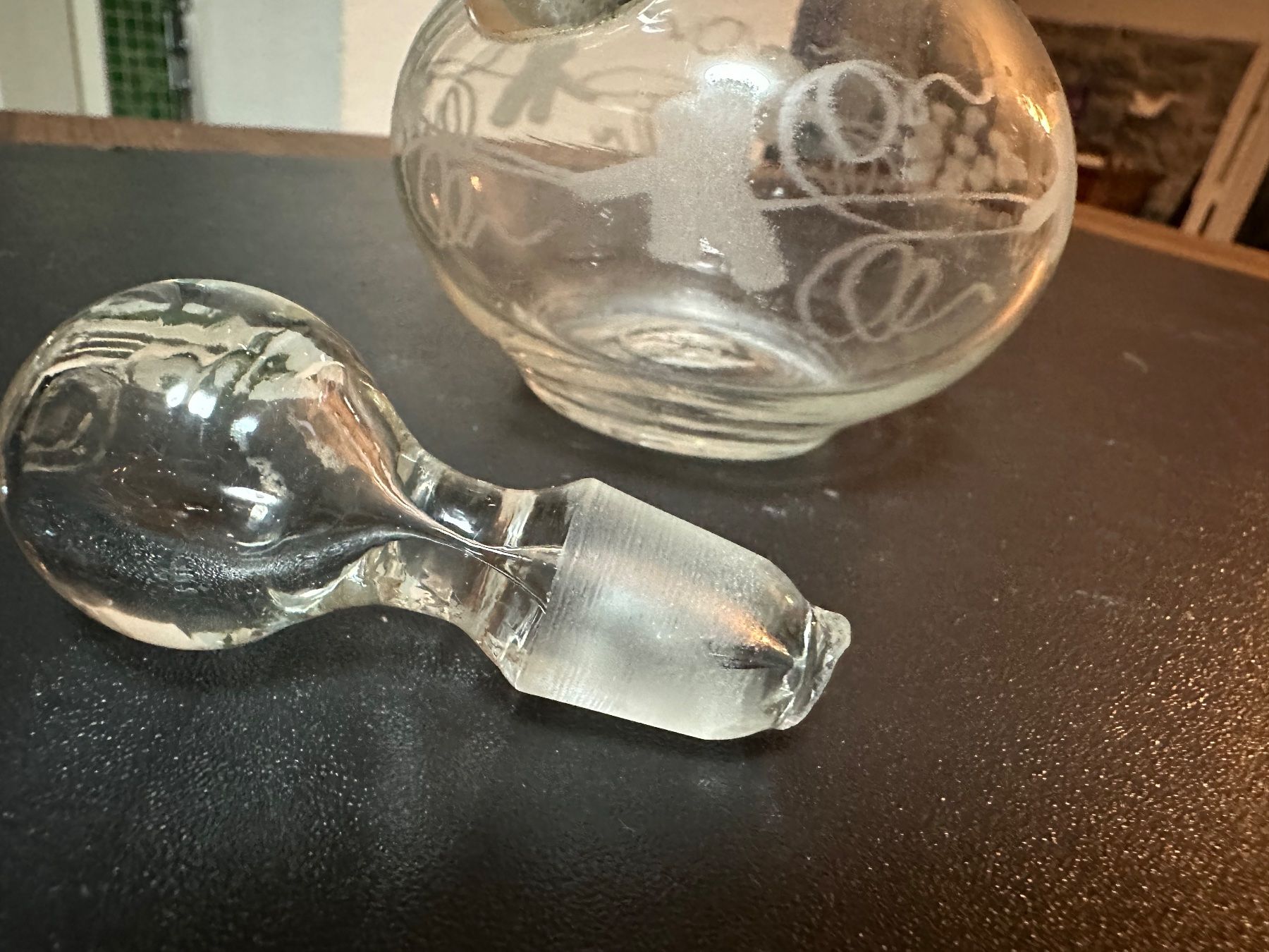 Caraffe: Flühli? Glas-Karaffe mit gerutschtem Decor – Usato da Frauenfeld venduto da aluma14