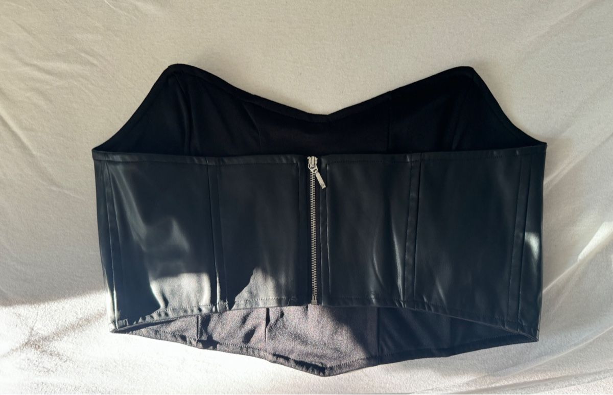 Top: Schwarzes Leder-Corset – Usato da Ostermundigen venduto da noe_rlj5 1