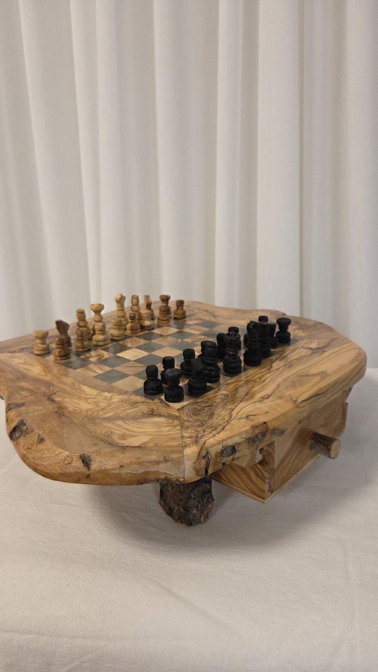 Giochi: jeu d'échec bois d'olivier – Nuovo e nell'imballaggio originale da Ecublens VD venduto da Moun 4