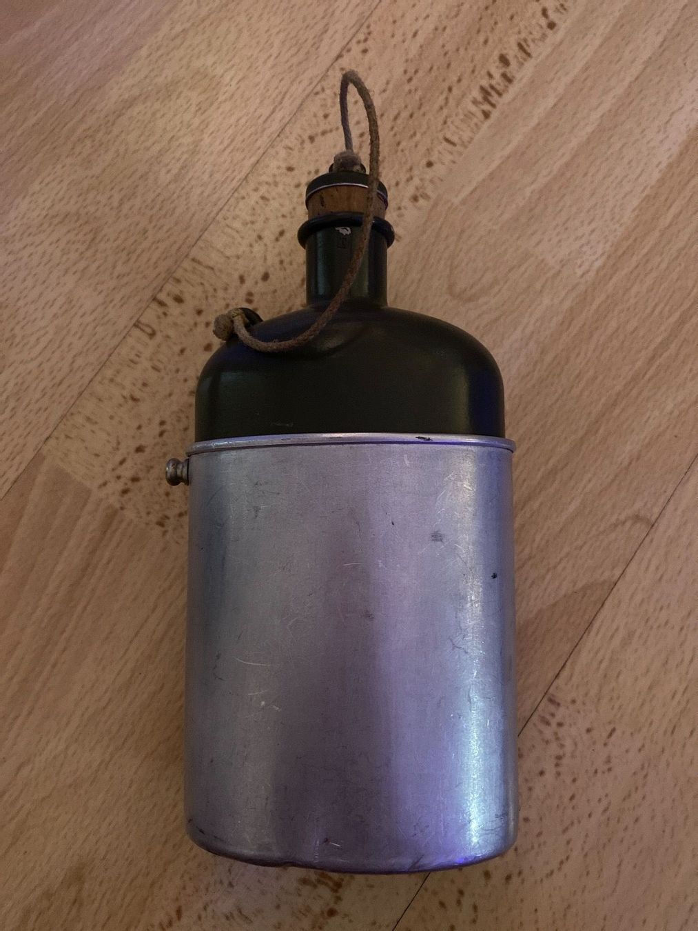 Schweizer Armee Attrezzatura & Pezzi di ricambio: Alte Schweizer Militär Feldflasche – Usato da Allschwil venduto da meeresperle 1