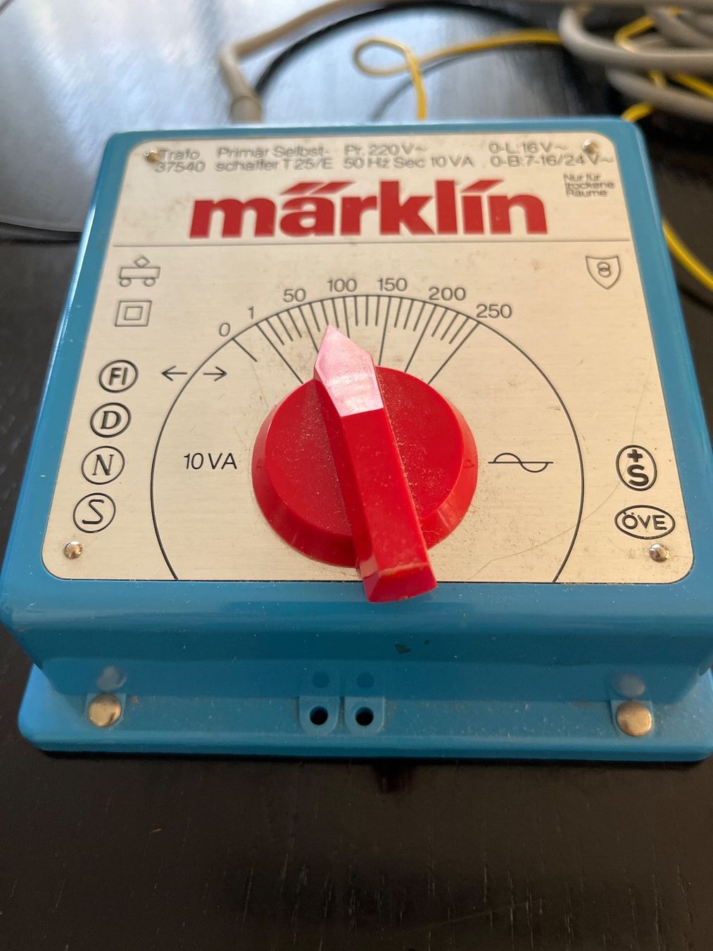 Märklin Modellini di ferrovie: Marklin Transformator Trafo 220V 37540 – Usato da Spiegel b. Bern venduto da Burdicrew