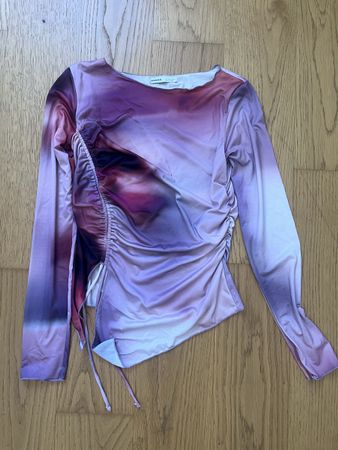 Top manches longues effet tie-dye violet tendance été 2023