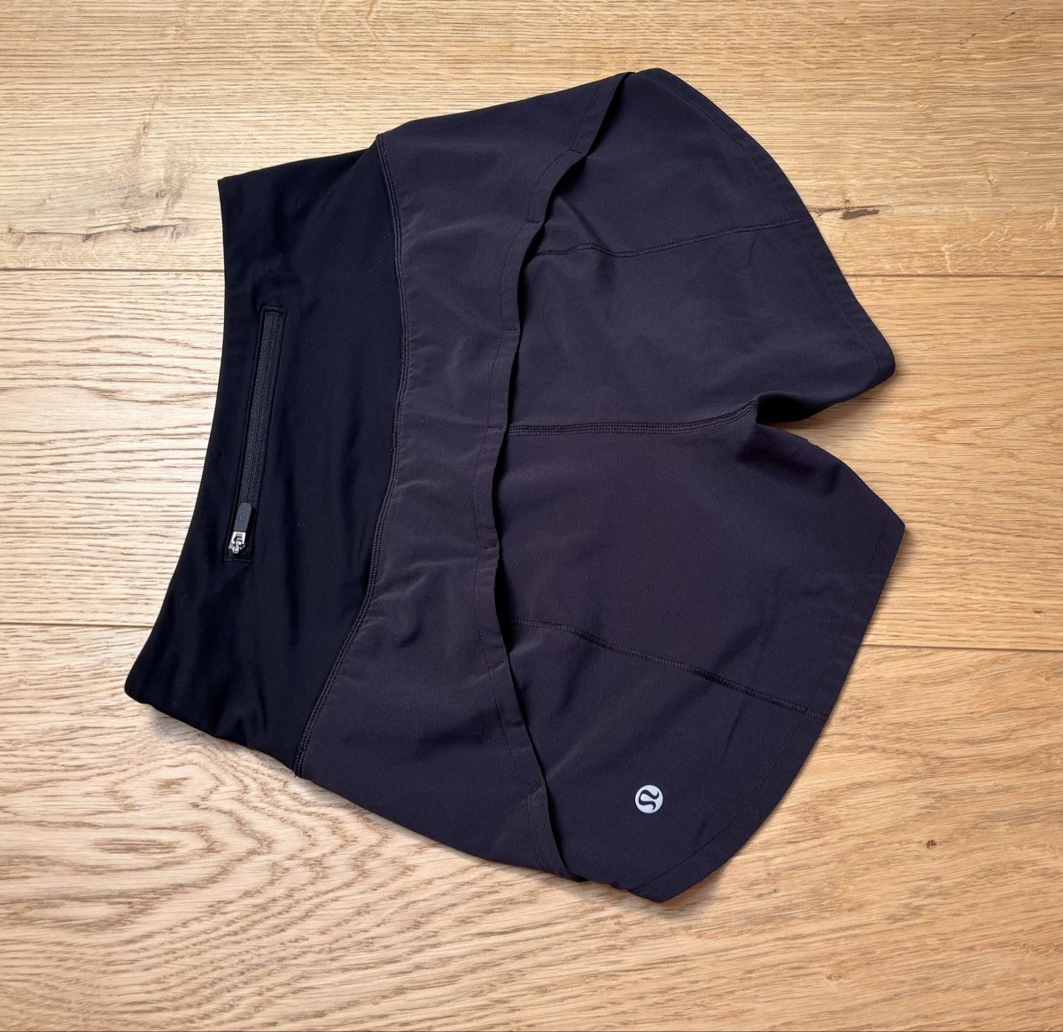 Lululemon Hosen: Lululemon black running shorts, size 2 – Gebraucht aus Kilchberg ZH von ben_pc68 3