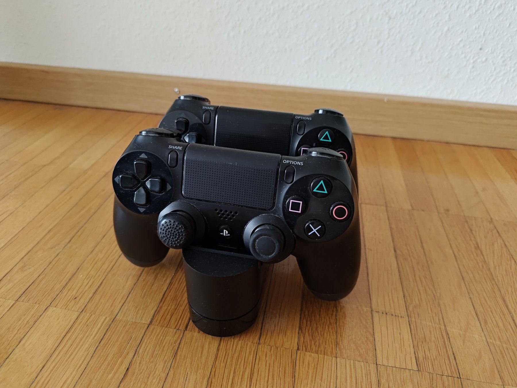 Dockingstation: 2 PS3 Controller mit Charging Dock – Defekt aus Hochdorf von all_u_want 1
