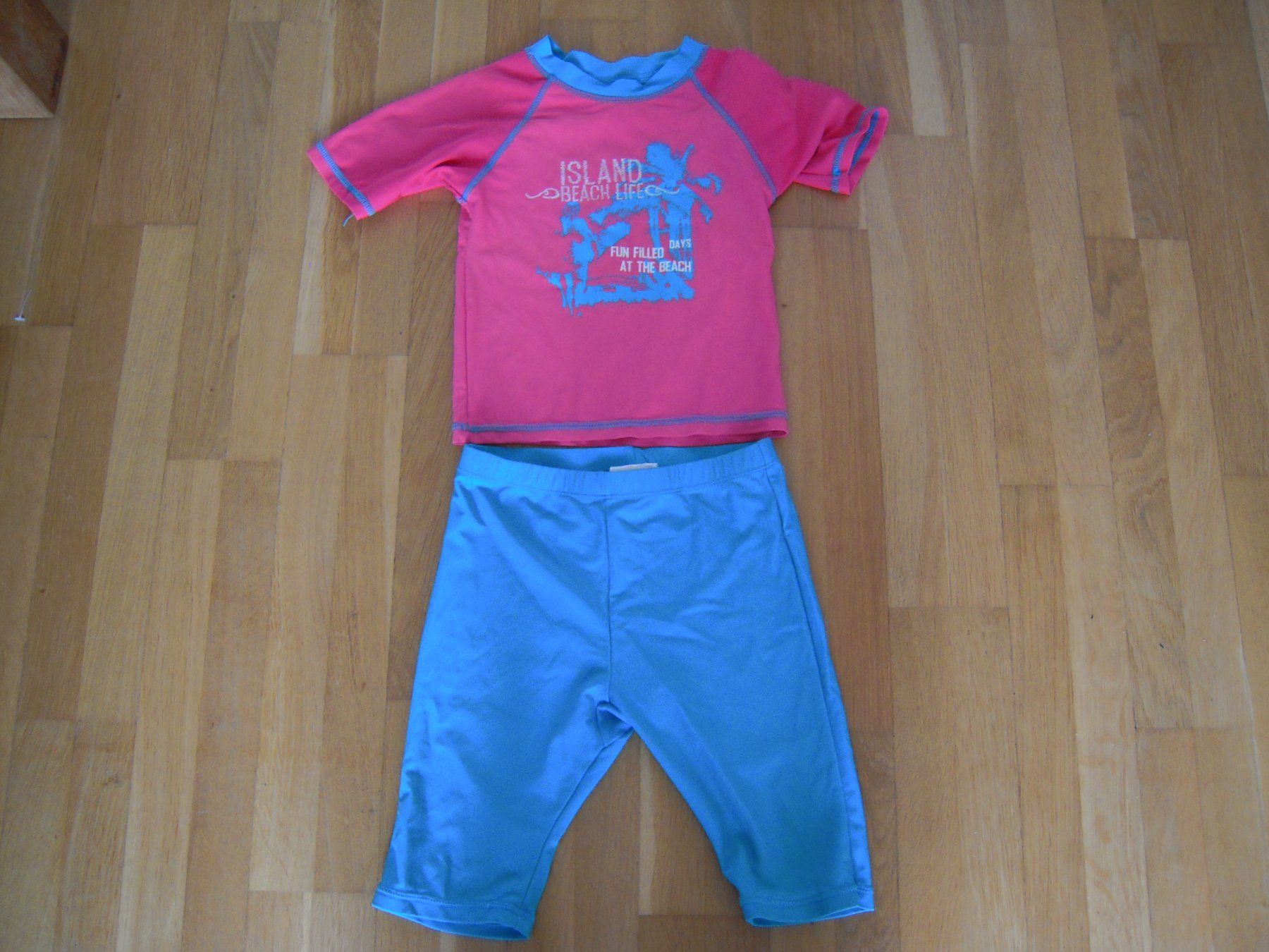 Badekleider & Bikinis: UV-Badeanzug Gr 98 104 – Neu (gemäss Beschreibung) aus Uzwil von visions77
