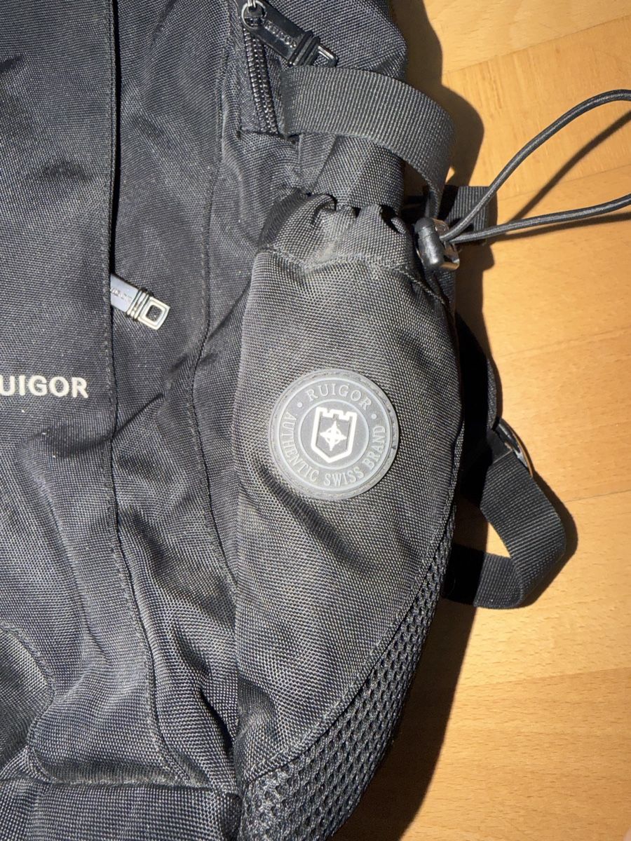 Rucksäcke: Ruigor backpack with (laptop case and charging usb cable) – Gebraucht aus Zürich von arr_vq5w 3