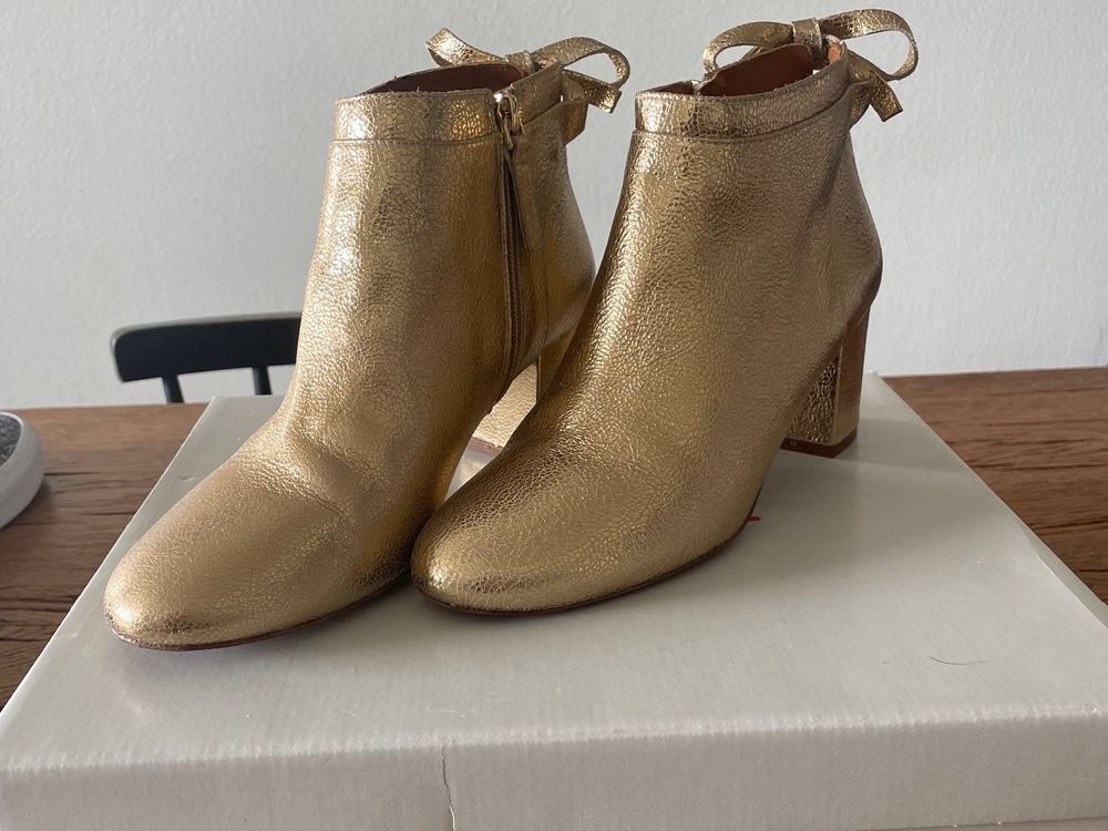 sezane chaussures dorees