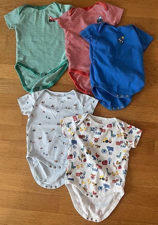 5 Kurzarm-Bodys Gr. 74/80  Next Baby & weitere Marken 