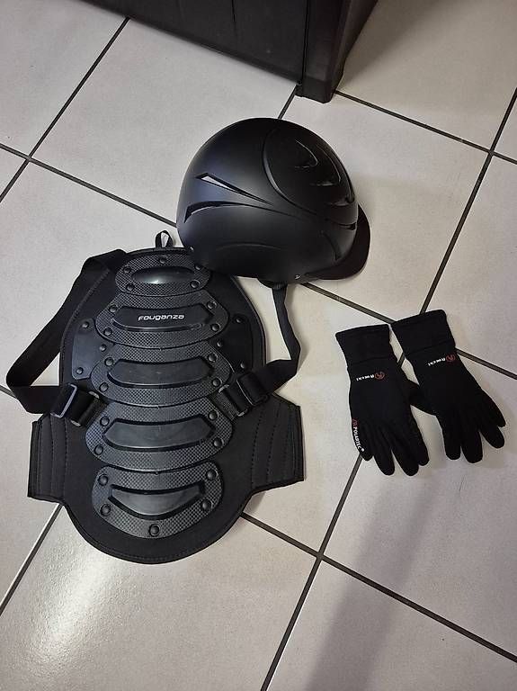 Giacche: Giacche per equitazione + accessori – Usato da Personico venduto da gde_8m7q 2
