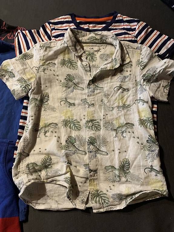 Lotti & Set di vestiti: T-Shirt Junge 134/140 – Usato da Fahrni b. Thun venduto da bieberli 3