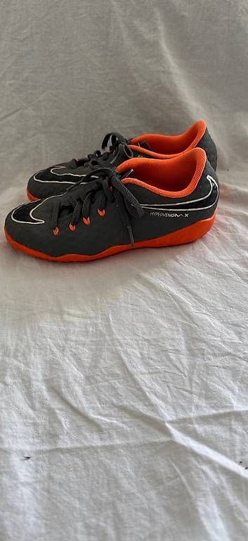 Scarpe per ragazzi: Fussball Hallenschuhe – Usato da Oberengstringen venduto da Kati.vrdoljak 1