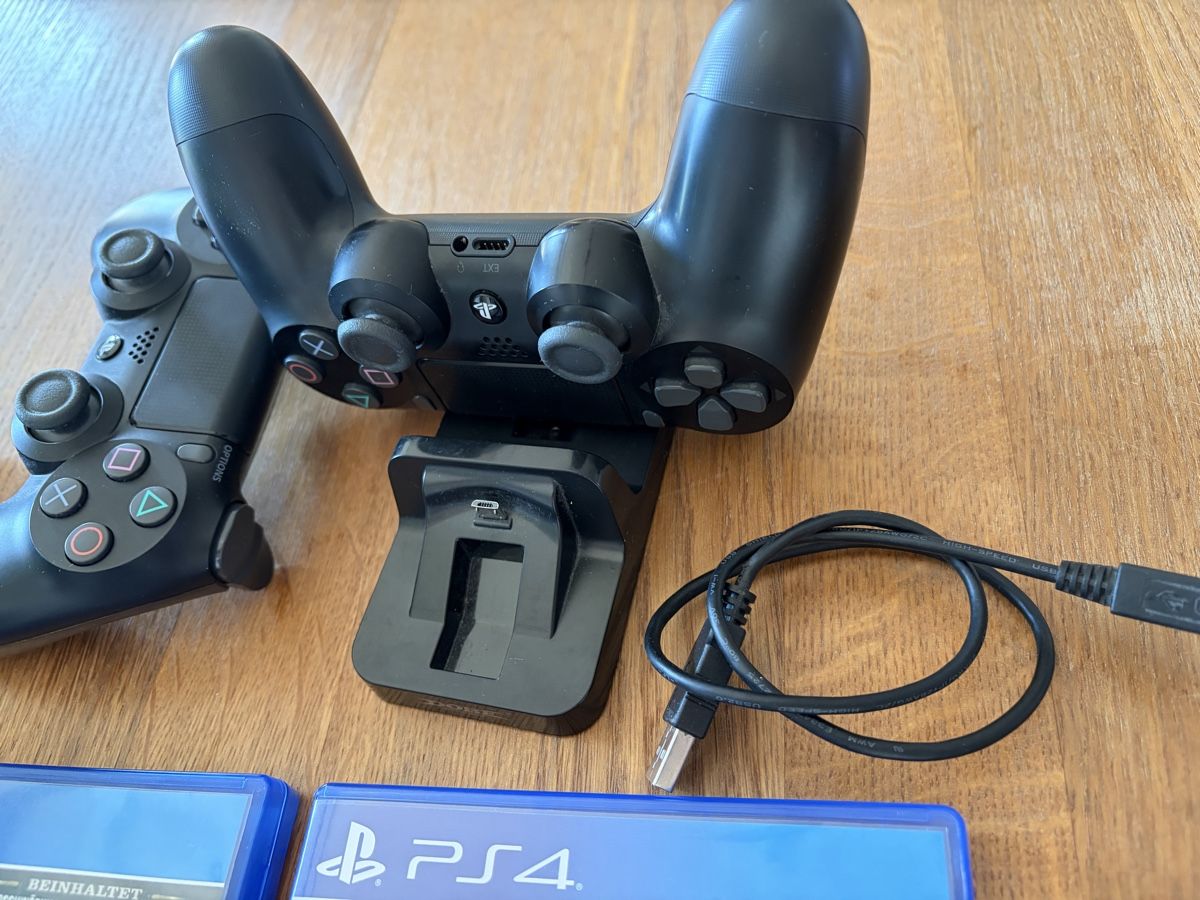 Sony Console: Ps4 inkl. 2 Controller und Spiele – Usato da Weesen venduto da MagStuckiMollis 4