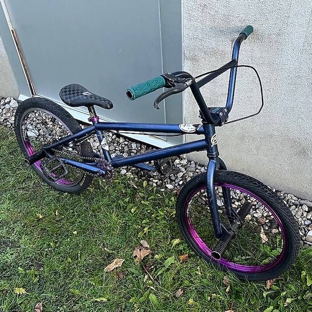 Velos: BMX mit Pegs – Gebraucht aus Schaan von Inessele
