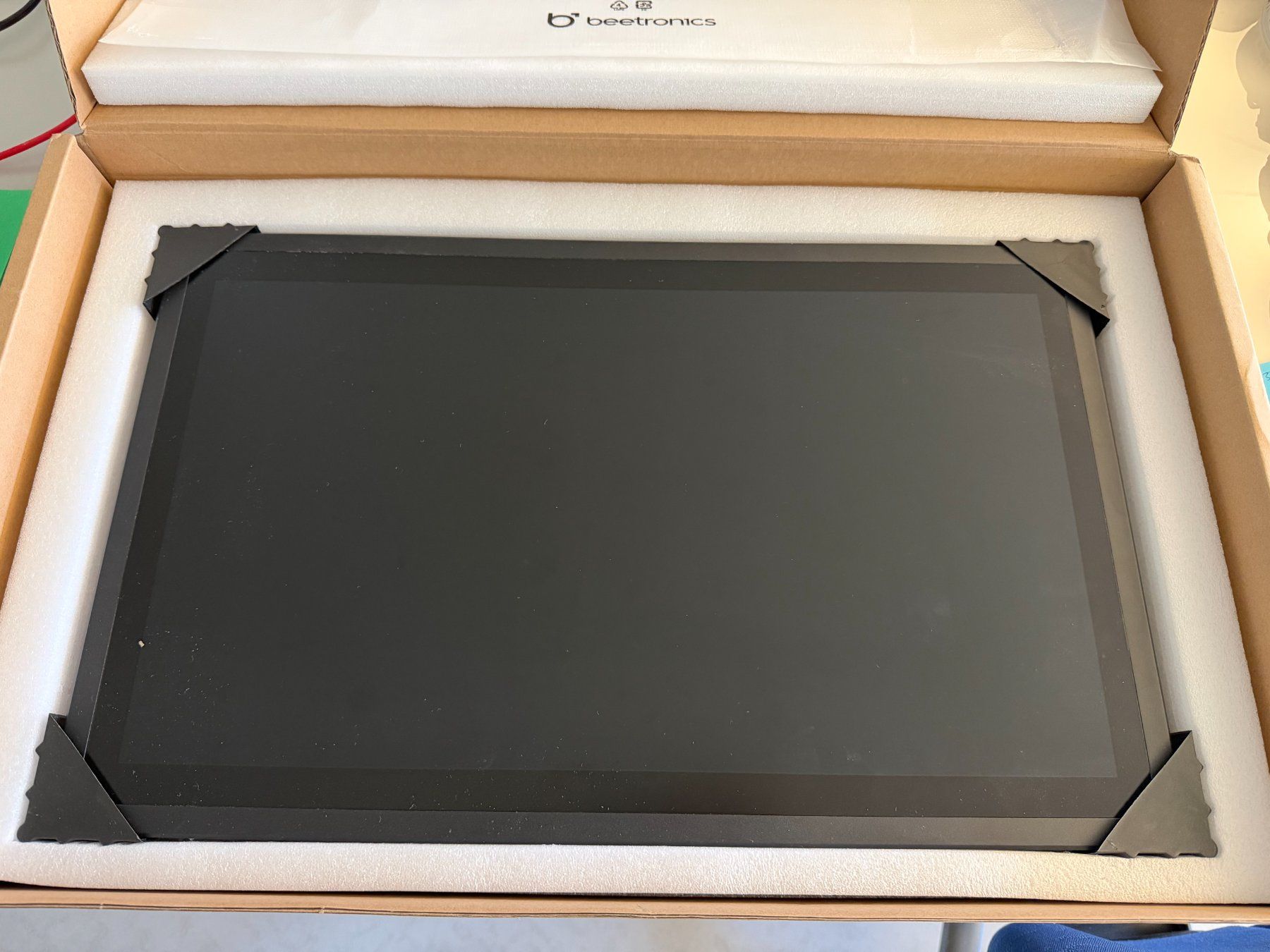 Monitore: Beetronics 22 Zoll Touchscreen High Brightness – Defekt aus Zürich von mantis_tech