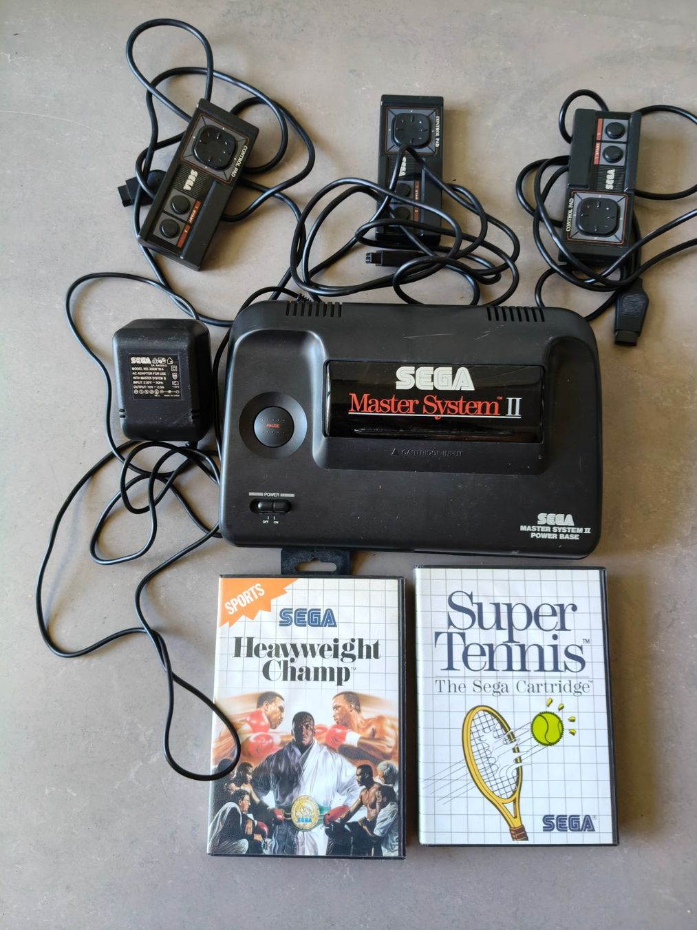 Sega Konsolen: Sega Master System II Konsole mit Spielen - defekt – Defekt aus Zürich von s6000