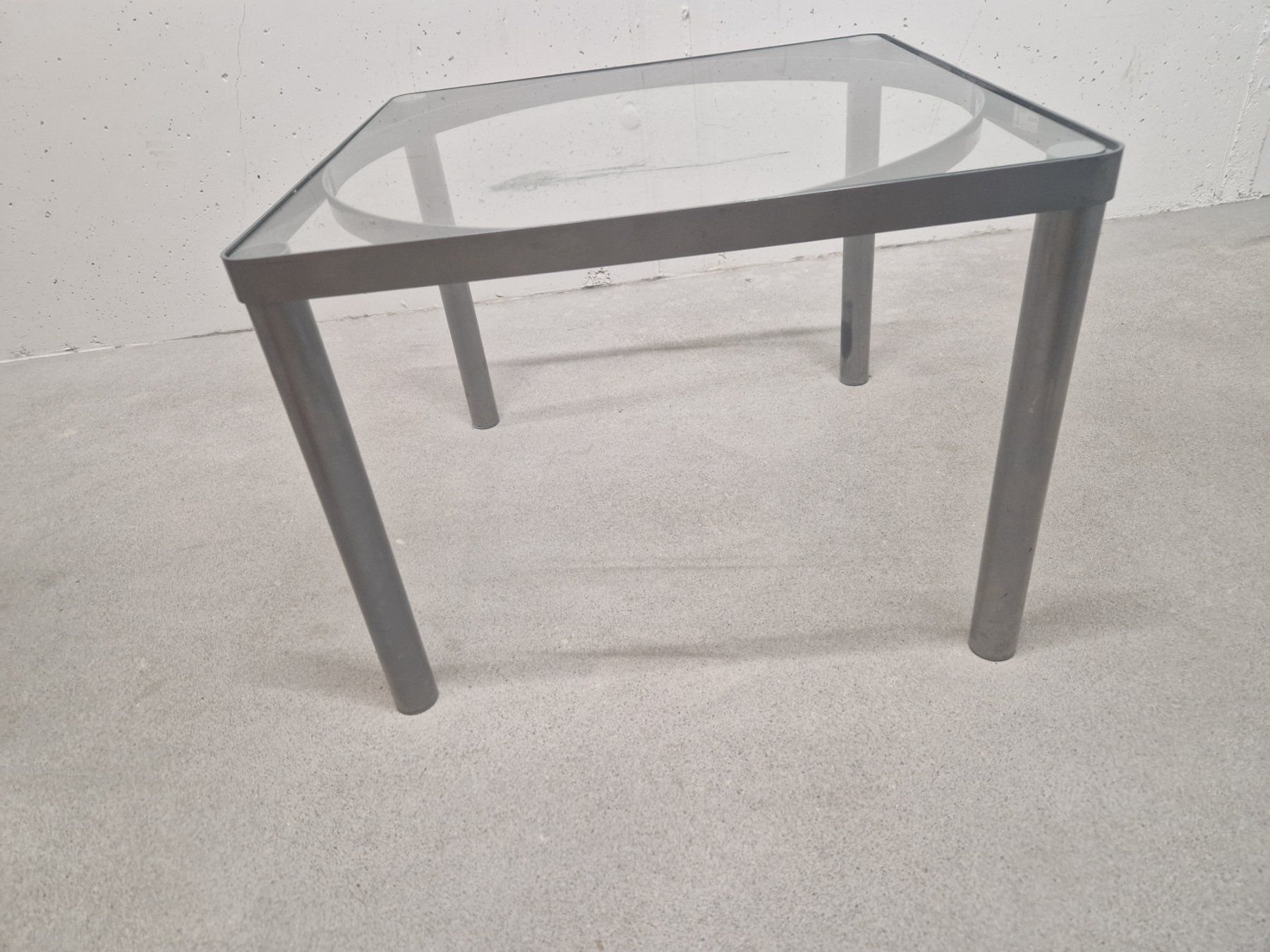 Ikea Tavoli: Glas Tischli / Beistelltisch mit Metall Gestell – Usato da Zürich venduto da cor_kj9l 1