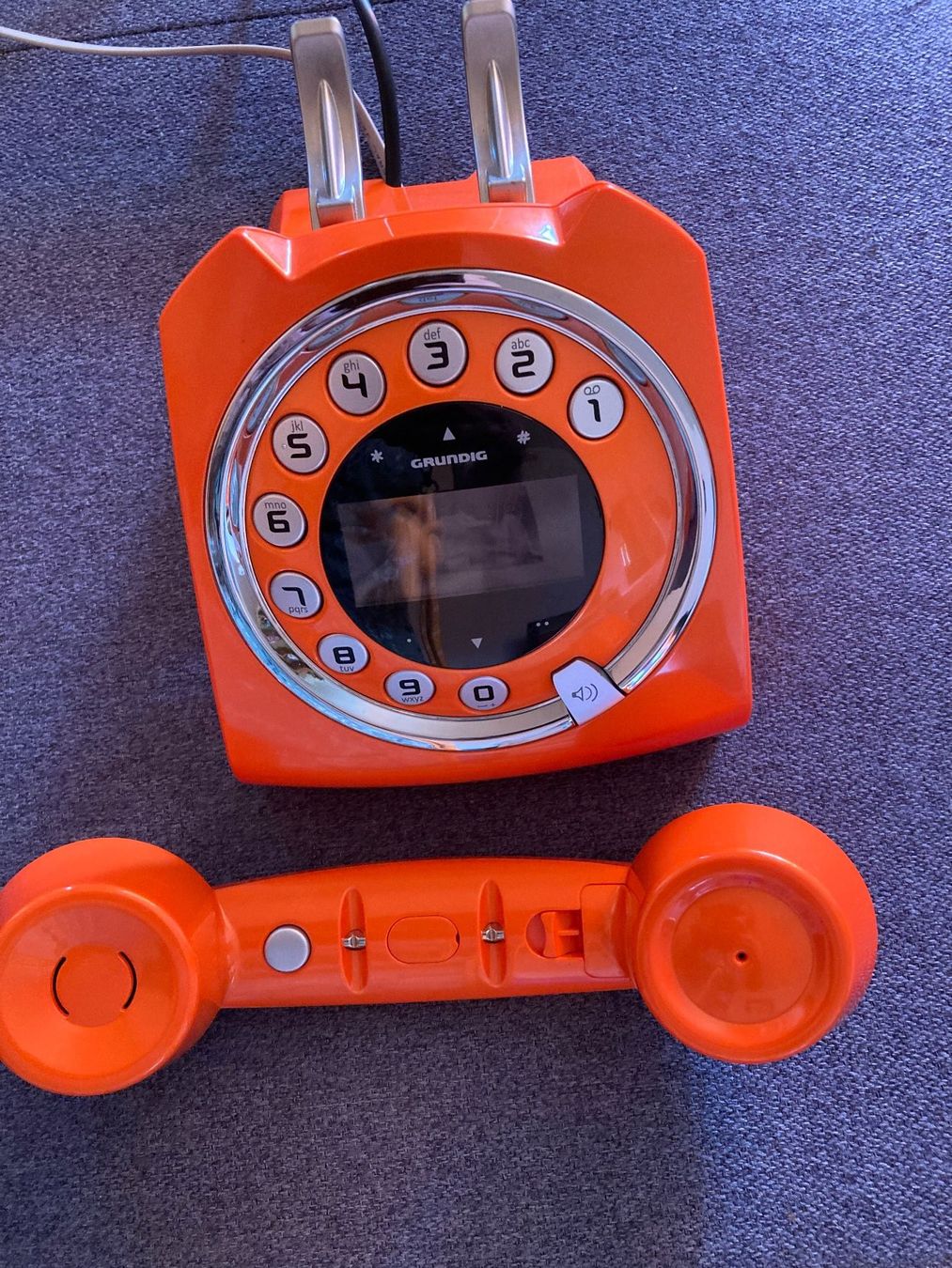 Grundig Telefoni: Grundig Sixty Everywhere, Orange – Usato da Zürich venduto da onuba 1