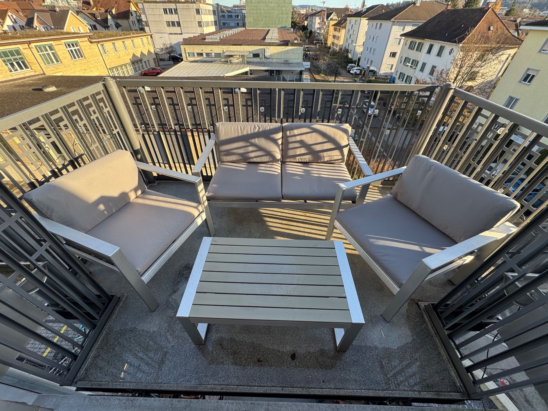 Beliani Set de table et chaises: Beliani Lounge Set Salerno – D'occasion à Zürich par kru_88pp