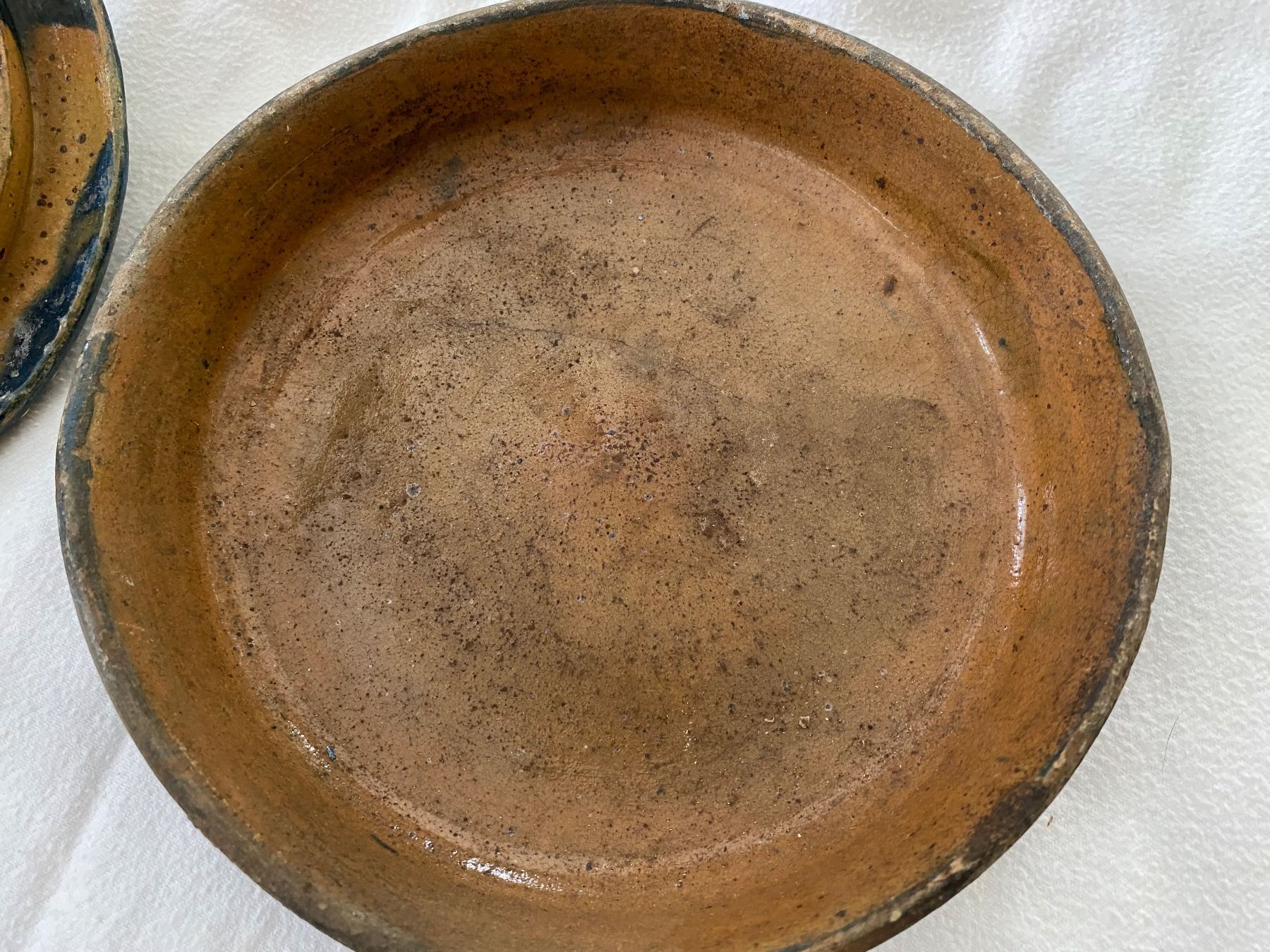 Ciotole: Antike Keramikschüssel mit Deckel, Rebenmuster – Usato da Tecknau venduto da Gluschtikum 5