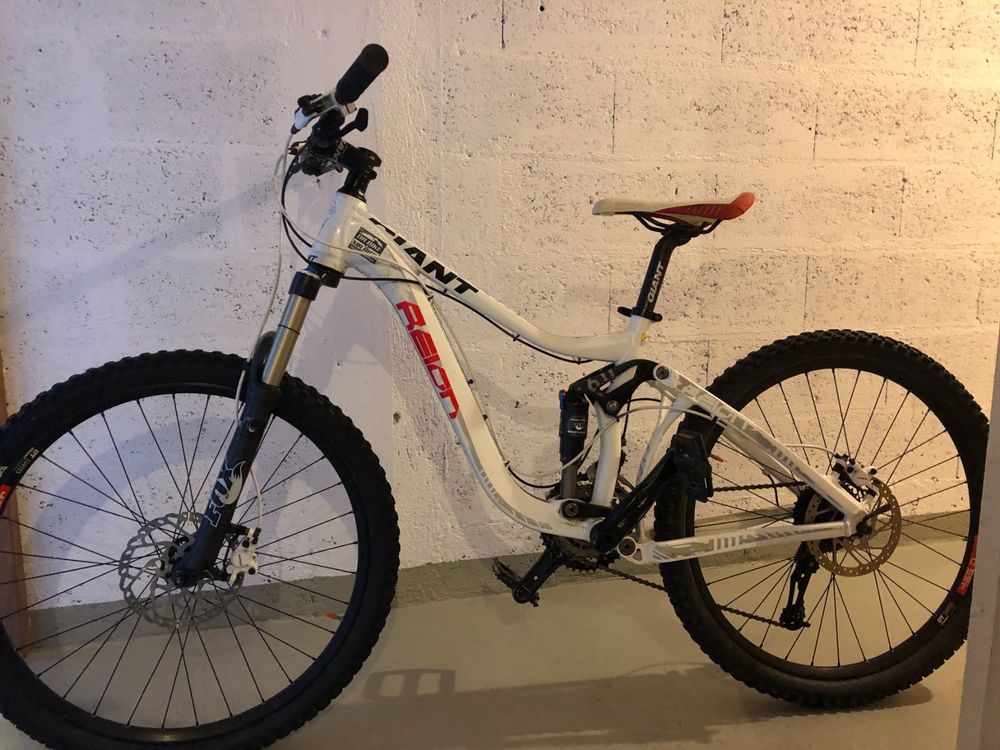Giant Vélos: VTT tout suspendu de marque Giant Reign – D'occasion à Bettens par mariefranceperren