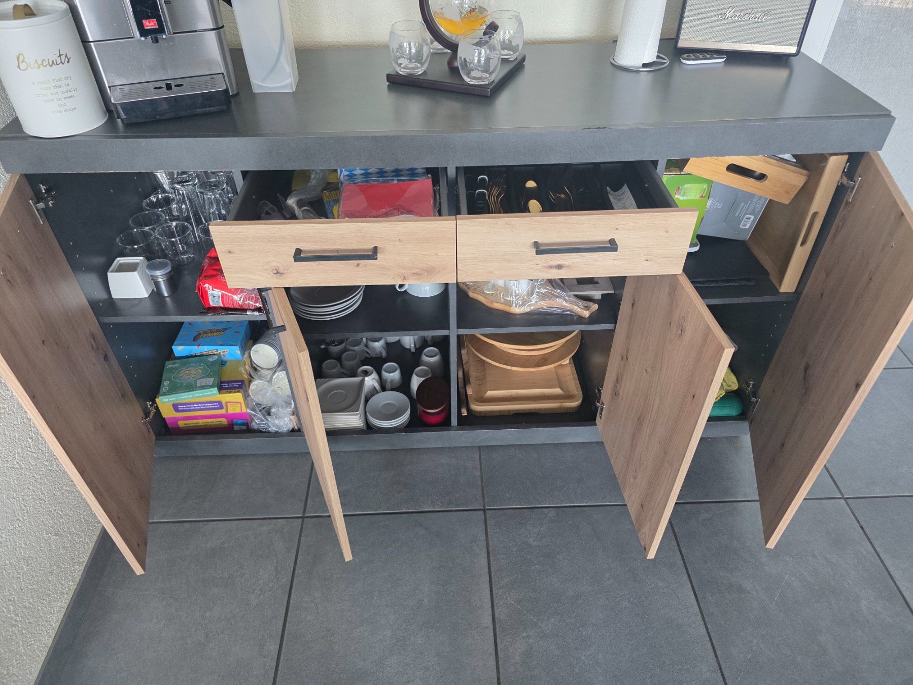 Kommoden: Kommode / Sideboard in Holzoptik mit schwarzer Ablage – Gebraucht aus Thörigen von jamesmaha84 1