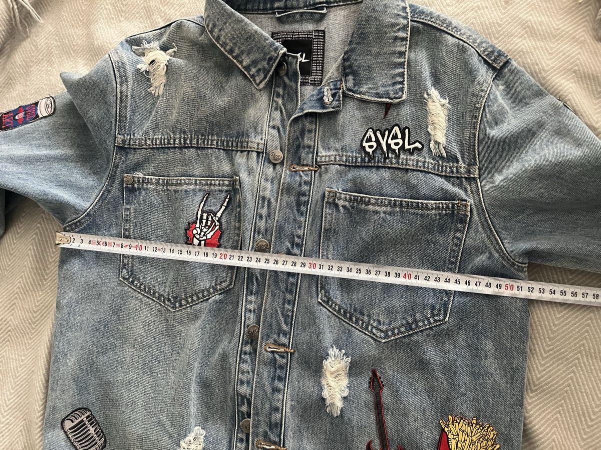 Vestes: Jeansjacke mit Aufnähern Grösse L – Neuf (Voir description) à Olten par sae_82z2 3