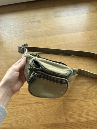 Brandy Melville Bauchtasche Oliv
