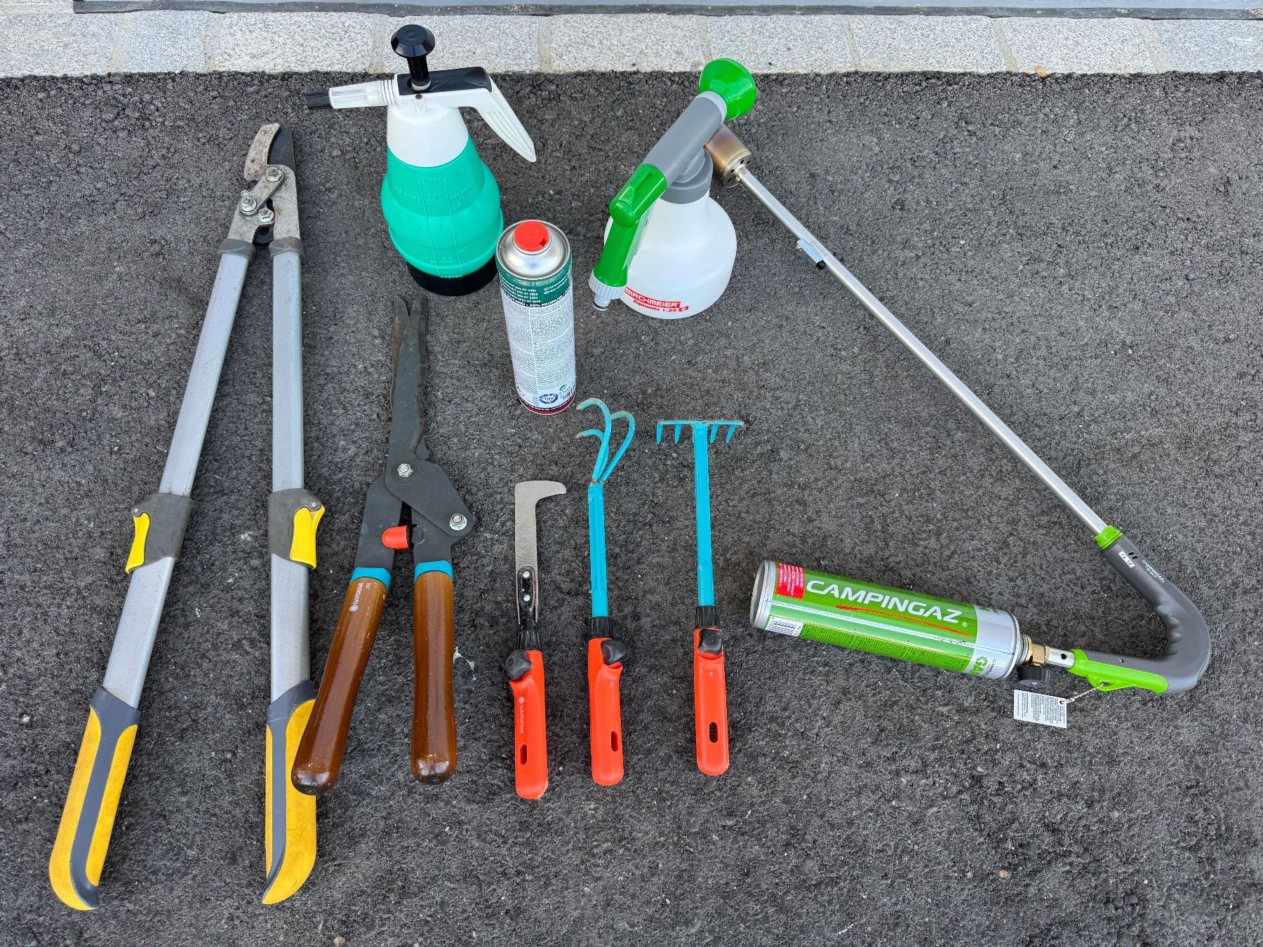 Tutti gli attrezzi: Garten Schere Astschneider Birchmeier Gardena Unkrautbrenner – Usato da Wangen b. Olten venduto da Fulltime1
