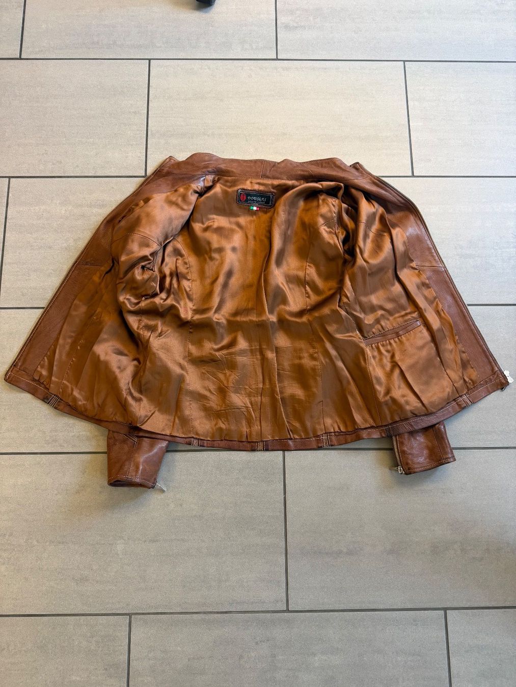 Vestes: Douglas Damenlederjacke – D'occasion à Oberwil BL par LukaSonne 2