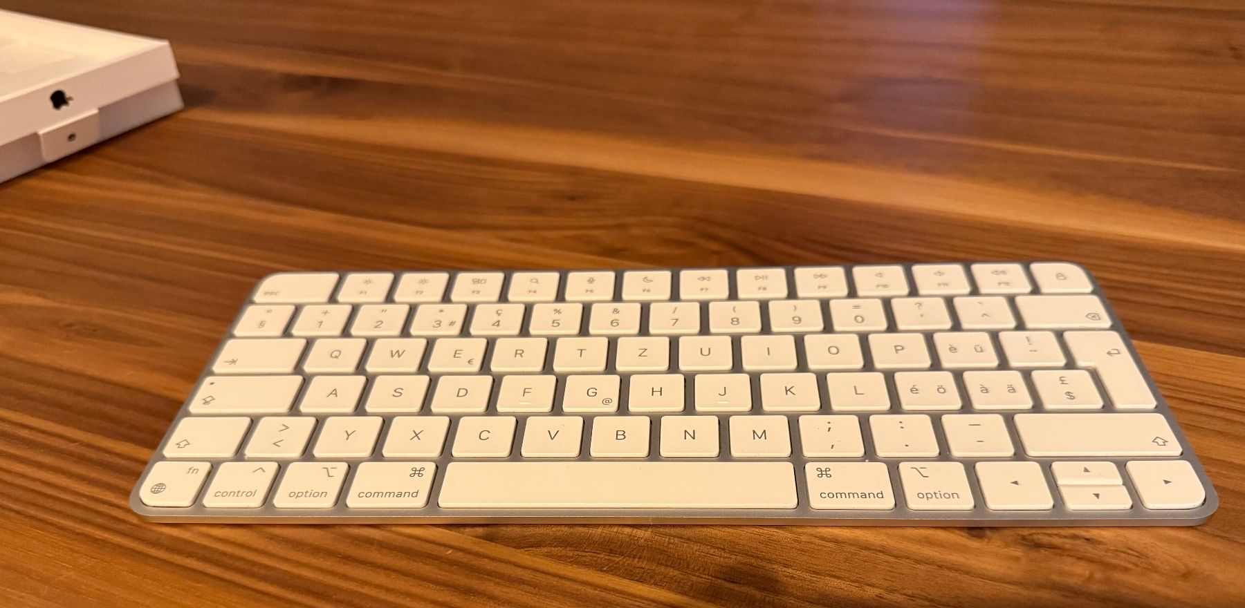 Apple Tastaturen: Apple Magic Keyboard, Schweizer Layout – Gebraucht aus Buchrain von Crocuta_Crocuta 1