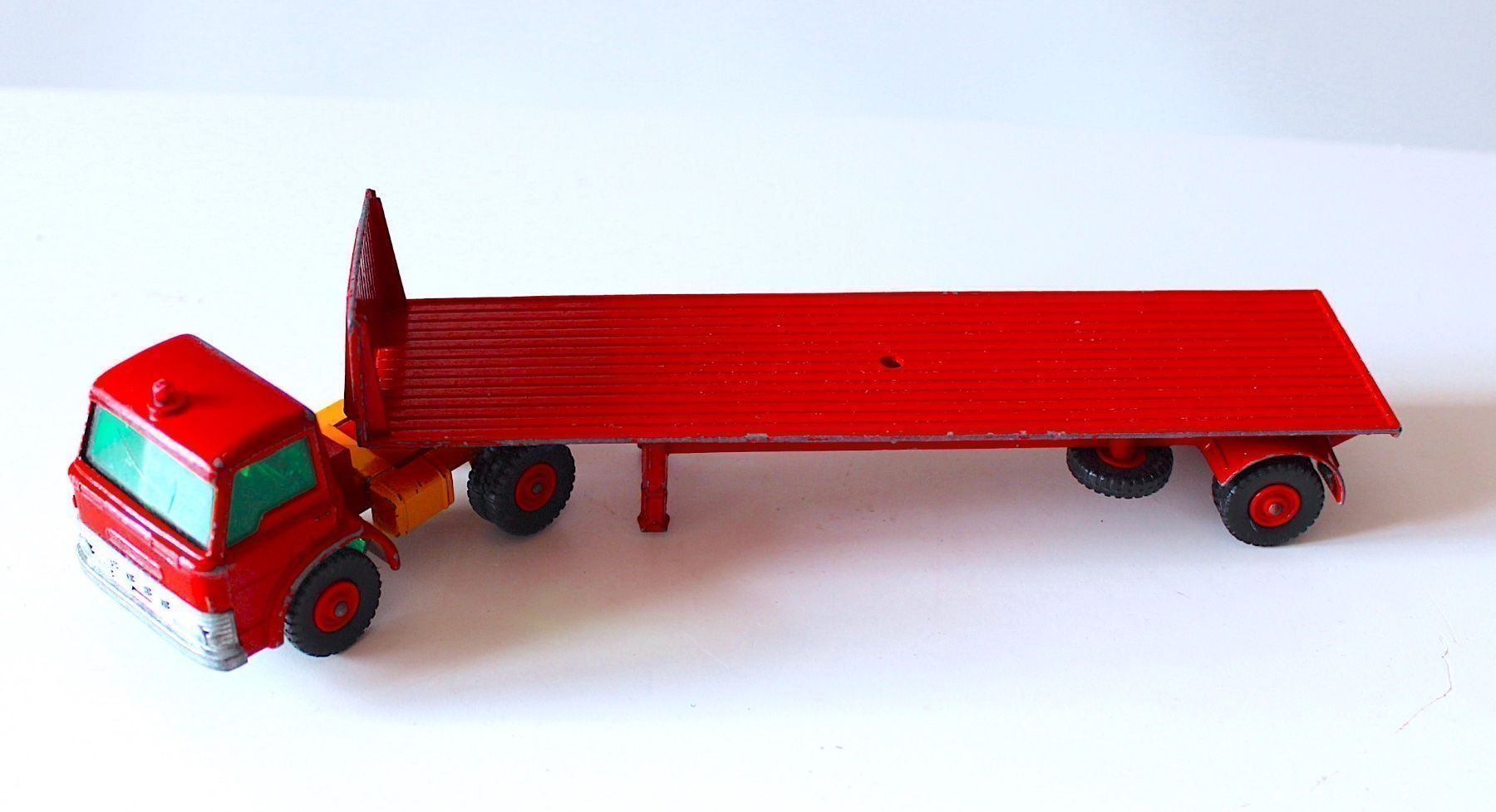 Lesney Spielzeuge: VINTAGE SCHÖNER FORD TRAKTOR MIT AUFLEGER LESNEY – Gebraucht aus Ipsach von Merlux 1