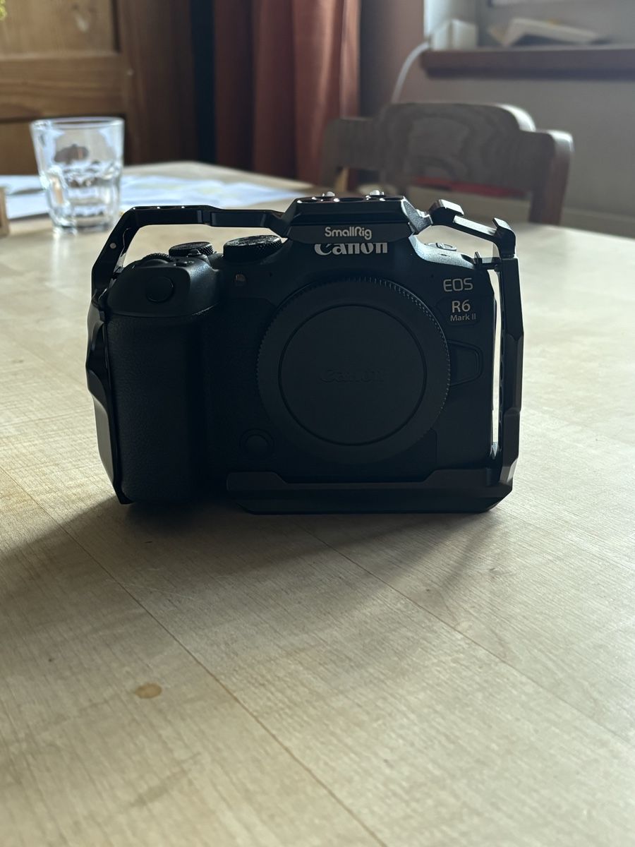 Canon Appareil photo: Canon EOS R6 Mark II Body mit Cage – Neuf (Voir description) à Ins par man_5rjt