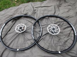 neuwertiger Laufradsatz Spank Oozy Trail 295 29" 15x100mm 12