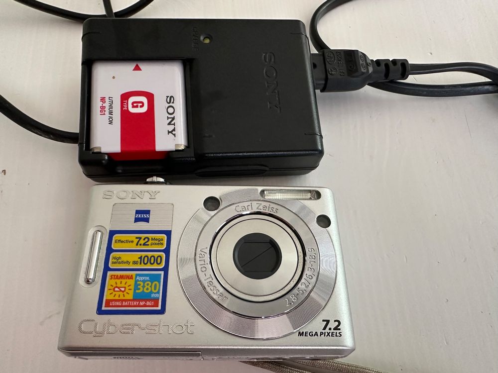 Appareil Photo Compact Sony Cyber-shot DSC-W35 - 7.2 MP, Argenté, état Cosmétique Nickel
