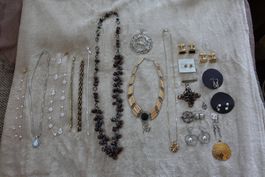 1 schönes 31 teiliges Modeschmuck Set