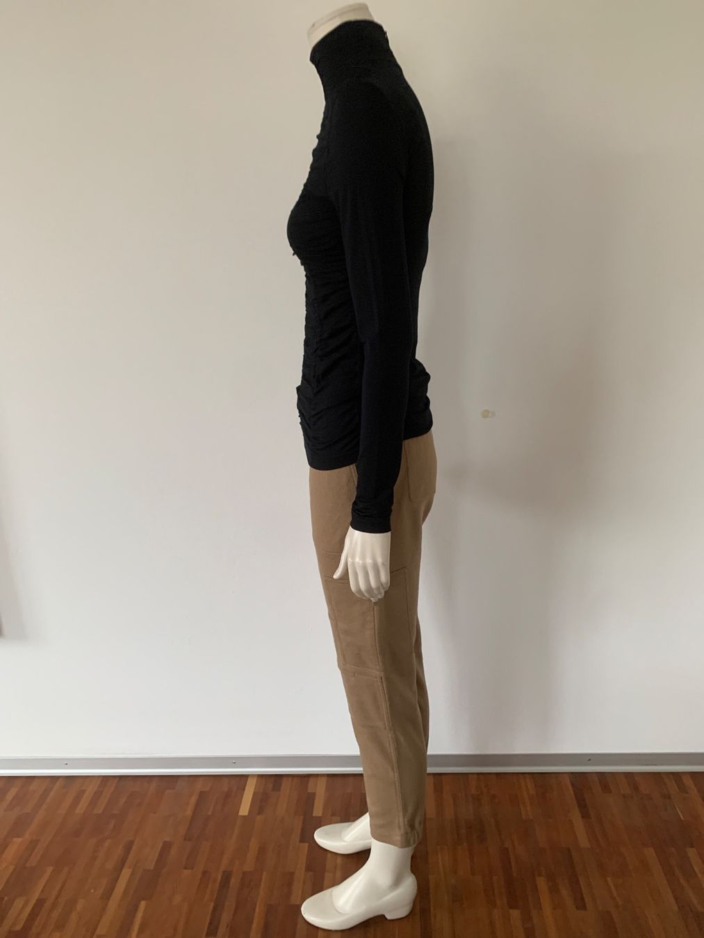 Akris Maglioni & Felpe: AKRIS: Edler schwarzer Rollkragenpullover mit Raffung, 36 – Nuovo (secondo la descrizione) da Luzern venduto da designluzern 4