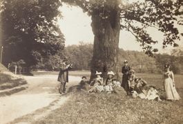 Antike Fotografie, Picknick, Frauen, Hut, um 1900