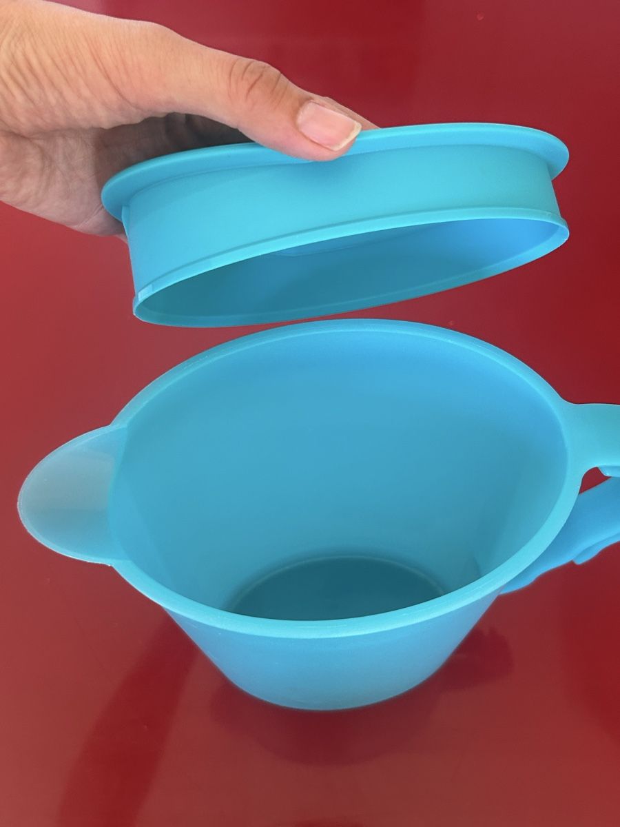 Caraffe: Carafe Tupperware bleu clair avec couvercle bon état – Nuovo (secondo la descrizione) da St-Prex venduto da mar_f6t6 3