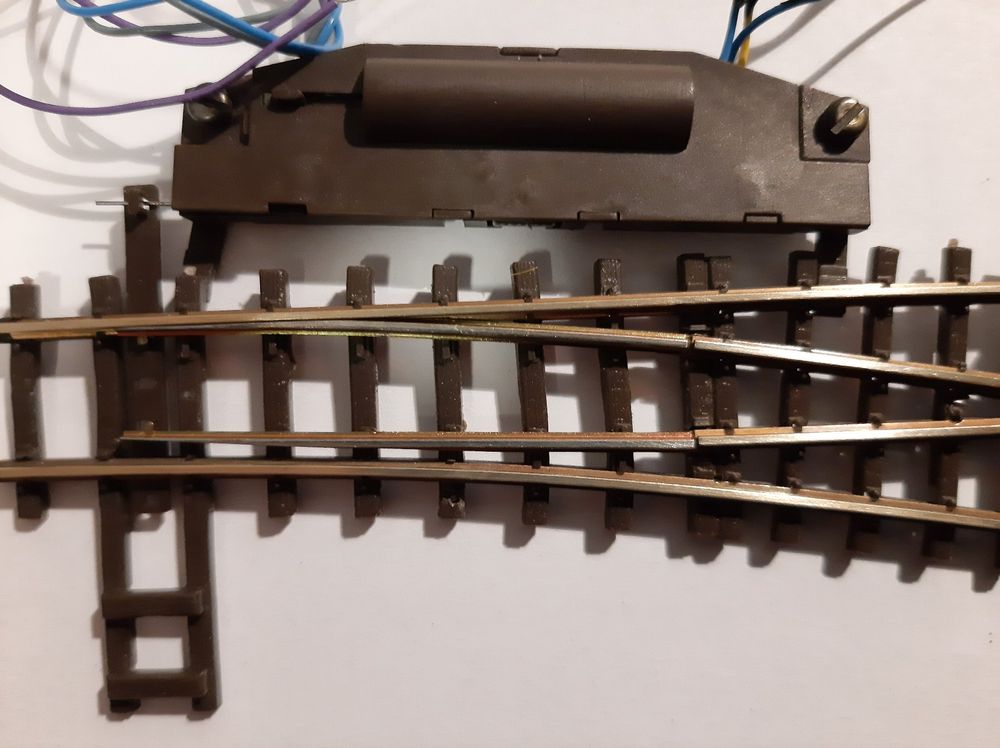 Bemo Modelleisenbahnen: Bemo H0m 4206 000 elektrische Weiche rechts 12° – Gebraucht aus Thun von Schwarzsee48 4
