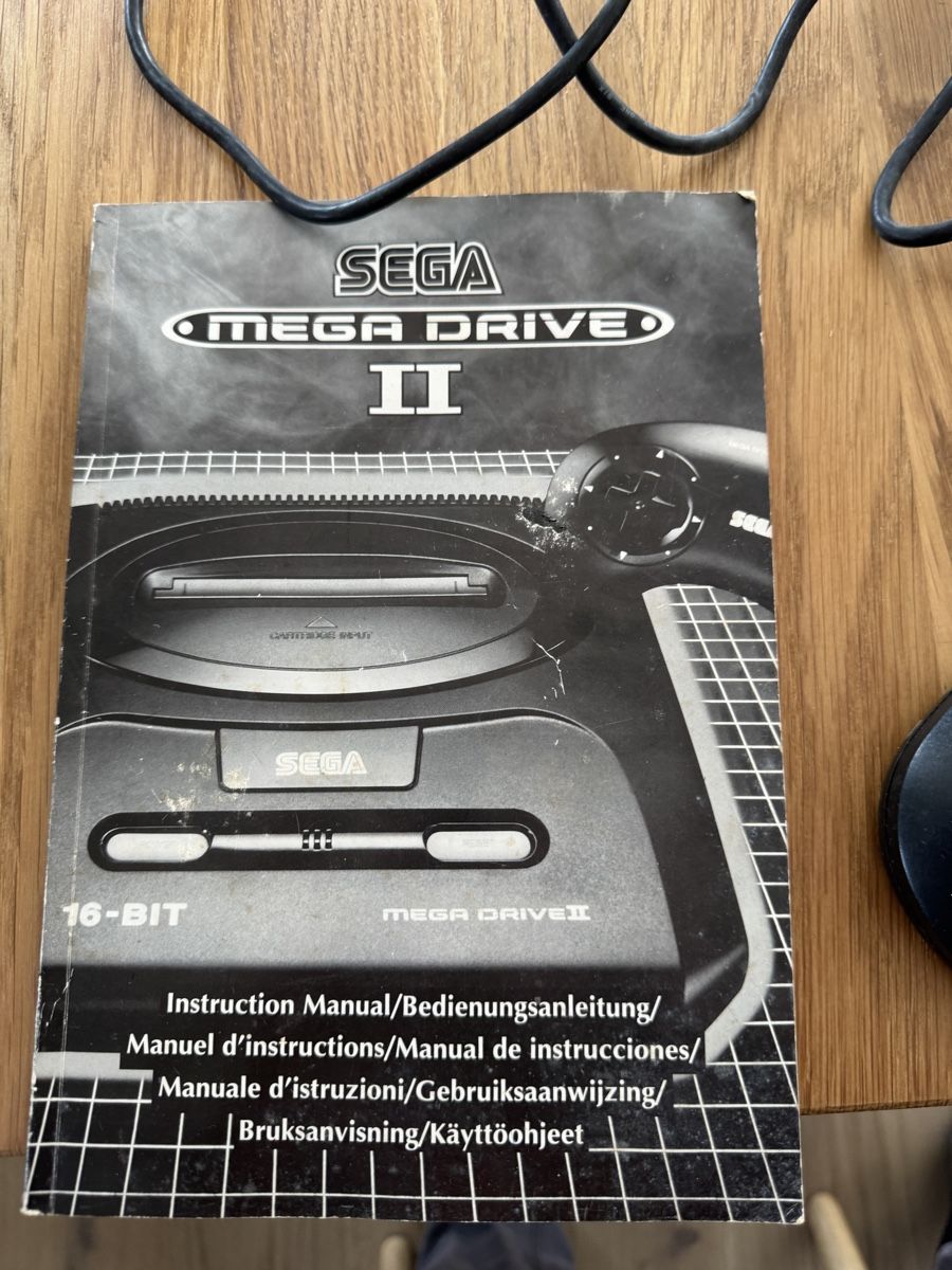 Sega Console: Sega Mega Drive II-Konsole mit Spielen & 2 Controller! – Usato da Tuggen venduto da 2012prague 5