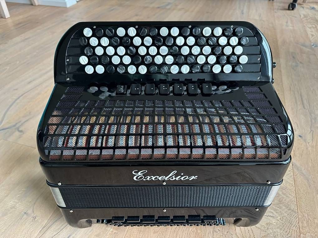 Strumenti musicali: Neuwertiges Excelsior Knopf-Convertor-Akkordeon – Usato da Brugg AG venduto da Knup0