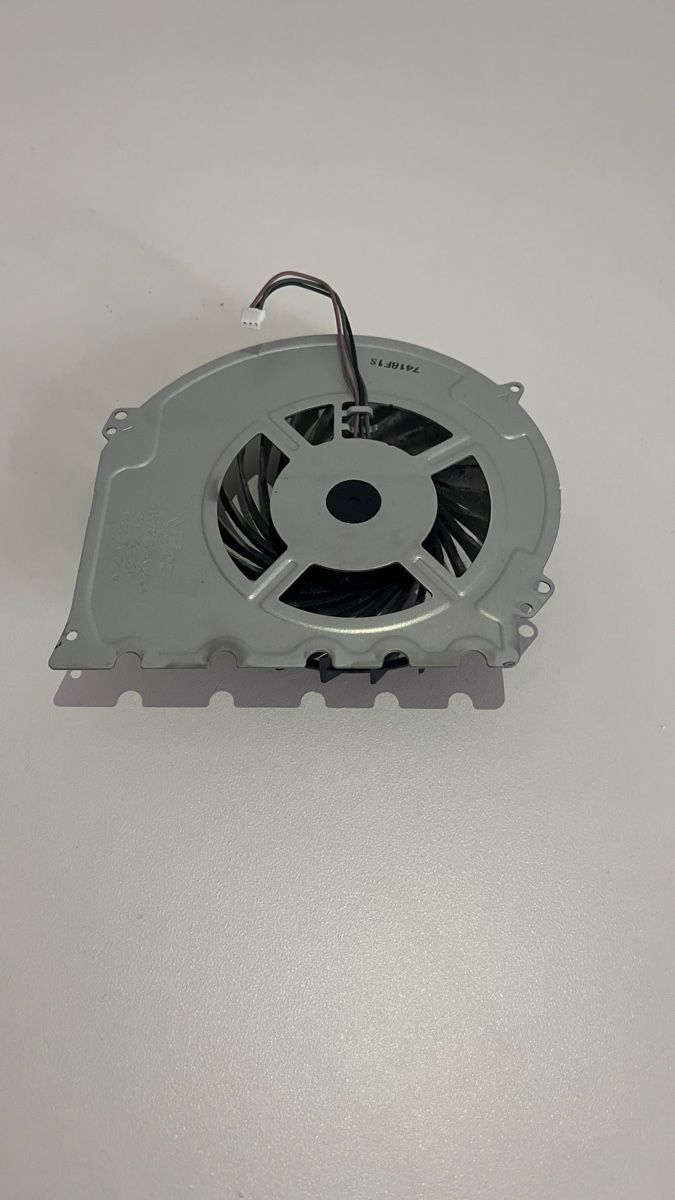 Sony Consoles: PS4 Slim Cooling Fan – D'occasion à Lausanne par mar_6g2x