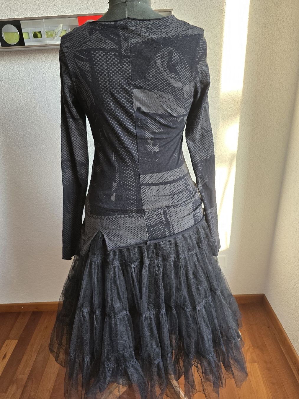 Rundholz Vestiti: Rundholz Kleid mit Tüll – Nuovo (secondo la descrizione) da Embrach venduto da Belize 2