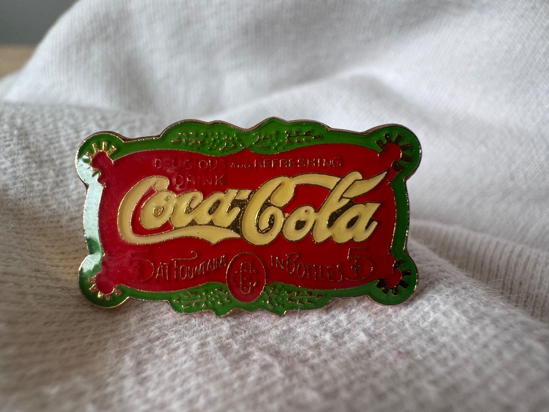 Coca-Cola Placchette & Badge: Pins Coca Cola pin – Usato da Neuchâtel venduto da _Easy_to_Find_