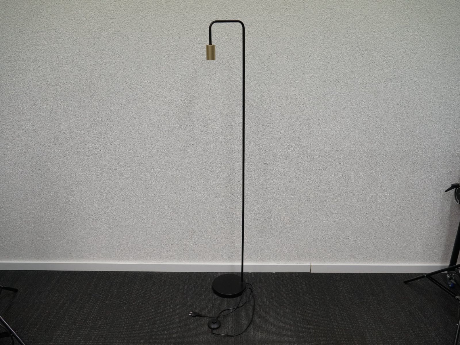 Lampade: Näve Modo (Stehlampe) – Usato da Rüti ZH venduto da Restwert_Rueti_ZH