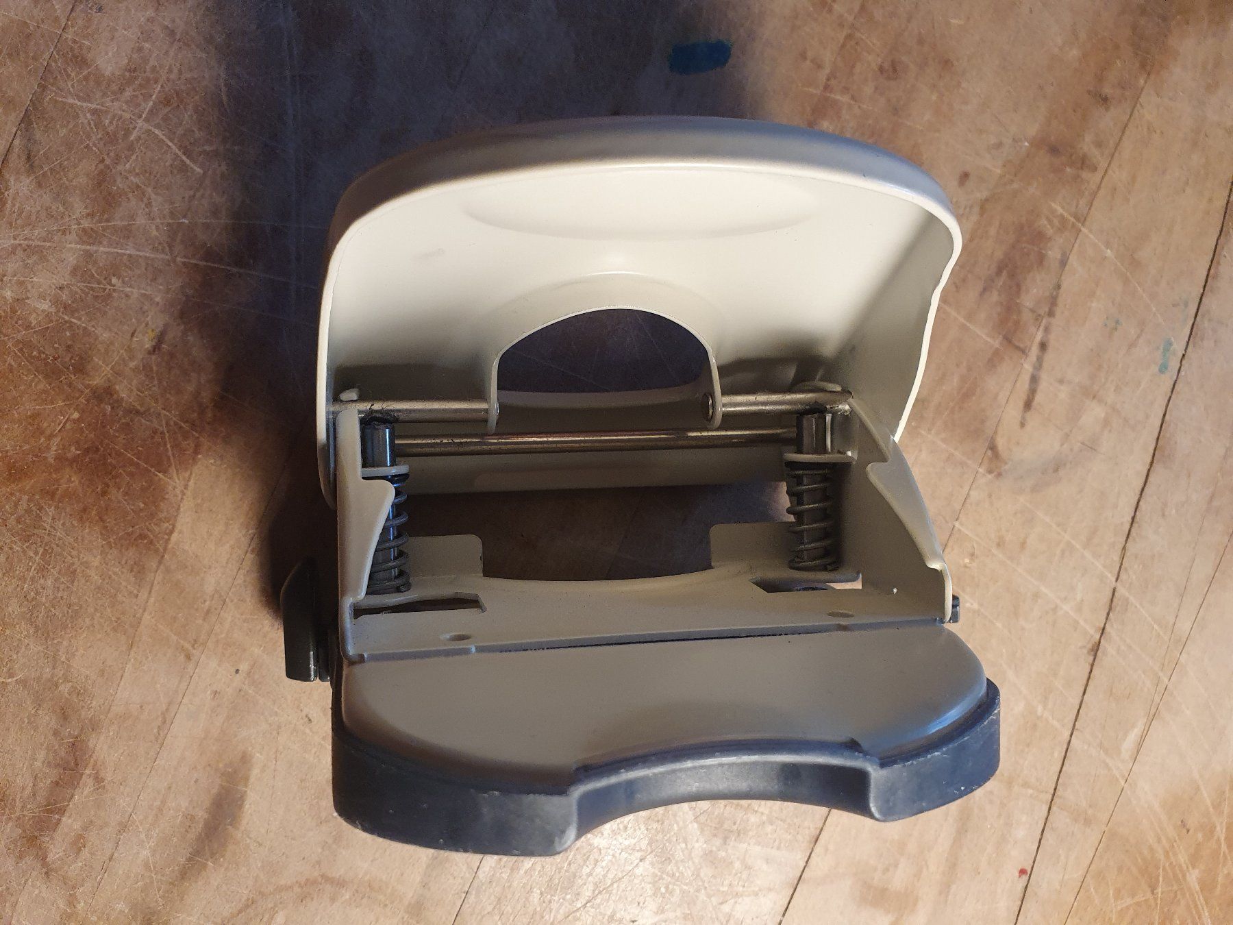 Leitz Macchine rilegatrici: Locher Leitz – Usato da Zürich venduto da loosebone 2