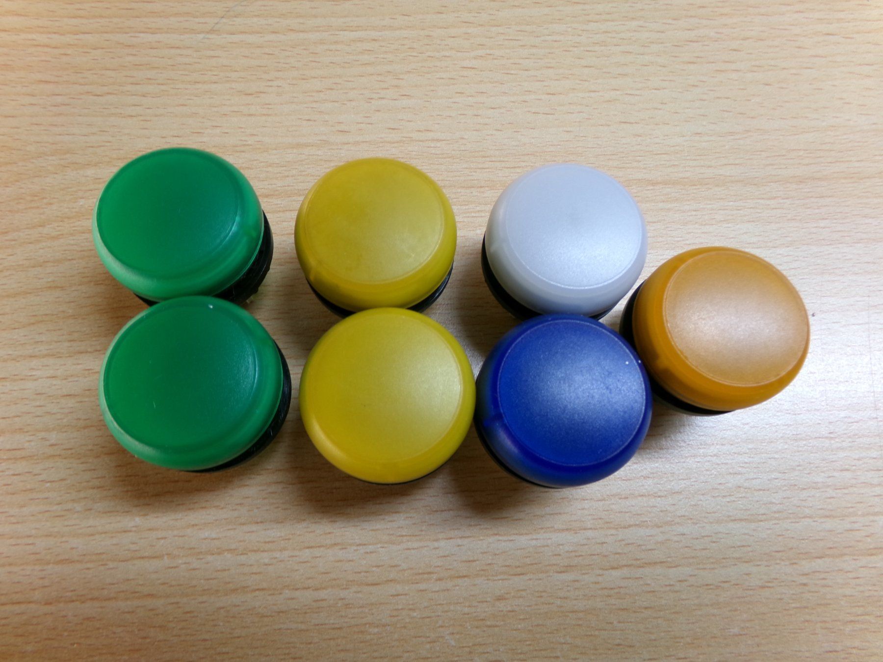 Eaton Schalter: 7St. Kalotten diverse Farben – Gebraucht aus Hombrechtikon von Maloev17