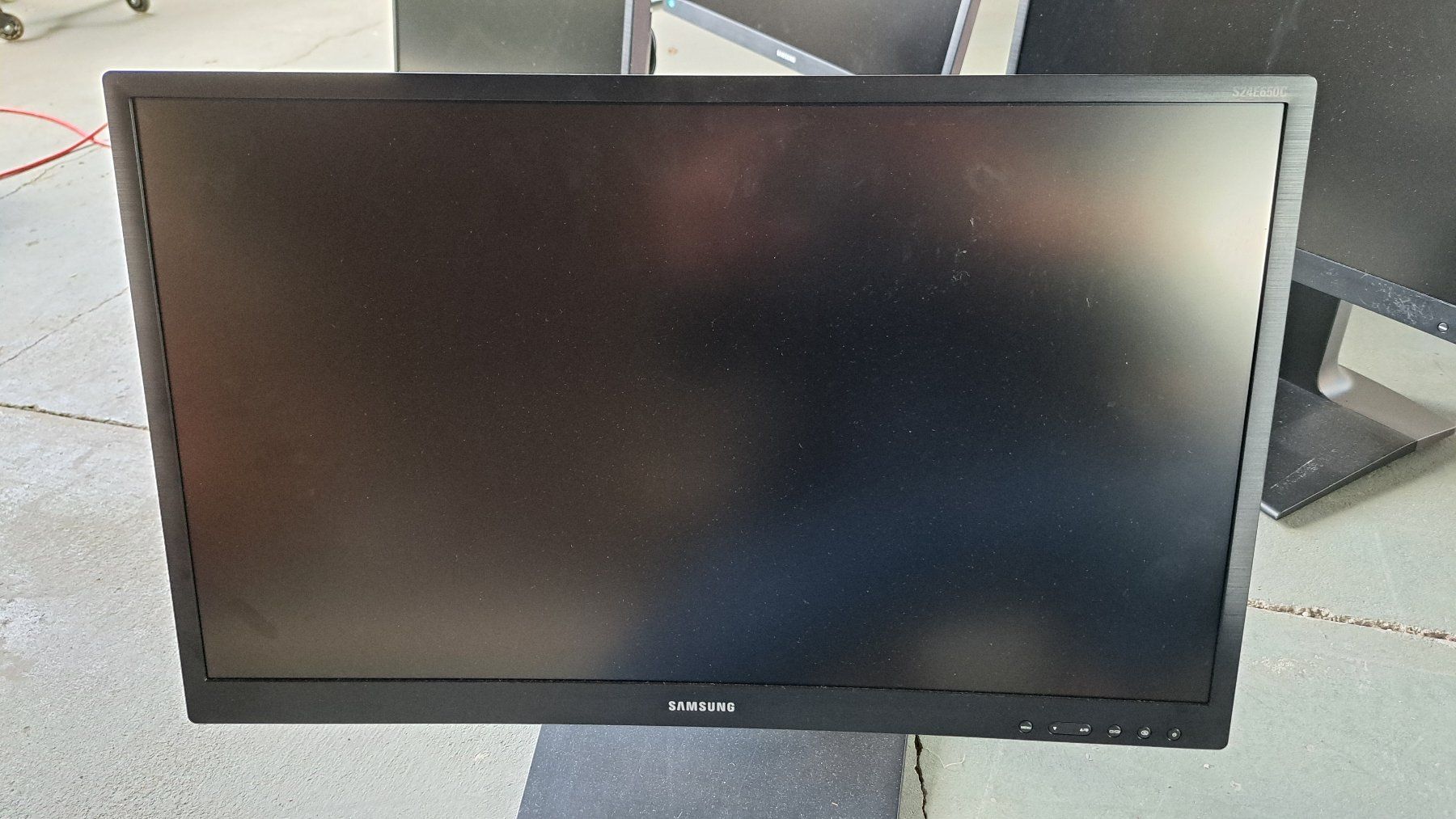 Hewlett Packard Monitore: 4er Pack HP Monitore E243 23.3 Zoll Monitore – Gebraucht aus Diessenhofen von Osio 1
