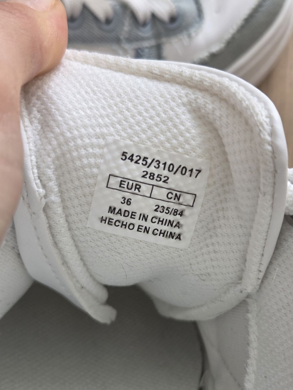Zara Damenschuhe: Zara Trendige Denim Sneaker, Grösse 36 – Gebraucht aus Bülach von Recherchieren 2